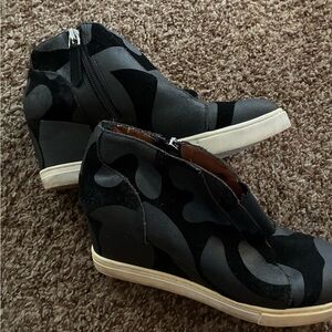 Stylish Black and Gray Wedge Sneakers